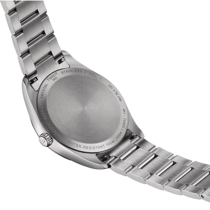 Vista lateral del reloj Tissot PR 100 T150.410.11.051.00 en acero inoxidable