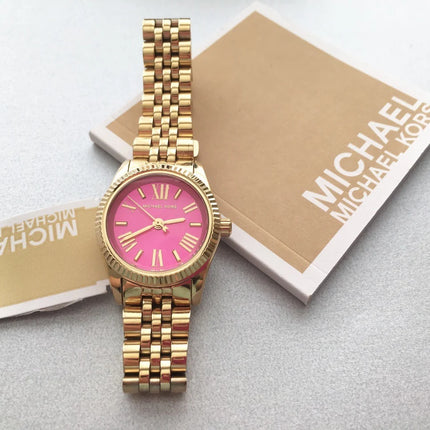 Vista del reloj Michael Kors MK3270 en acero dorado