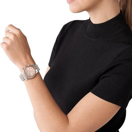 Reloj Michael Kors MK7218 para mujer en muñeca