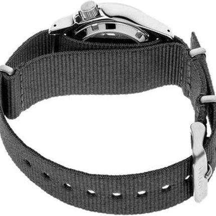 Vista lateral del reloj Seiko SRPE61K1 con caja de acero plateado