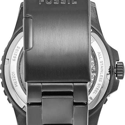 Parte trasera y cierre del reloj Fossil ME3201 en acero negro