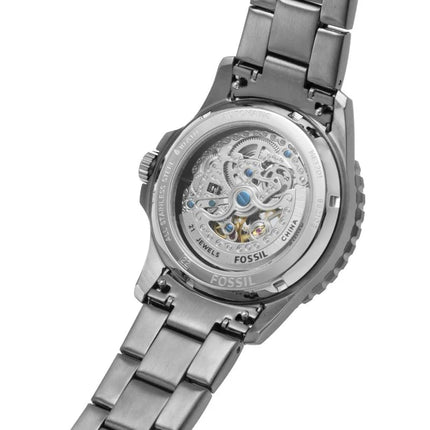 Parte trasera y cierre del reloj Fossil ME3201 en acero negro
