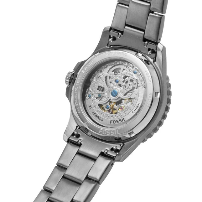 Parte trasera y cierre del reloj Fossil ME3201 en acero negro