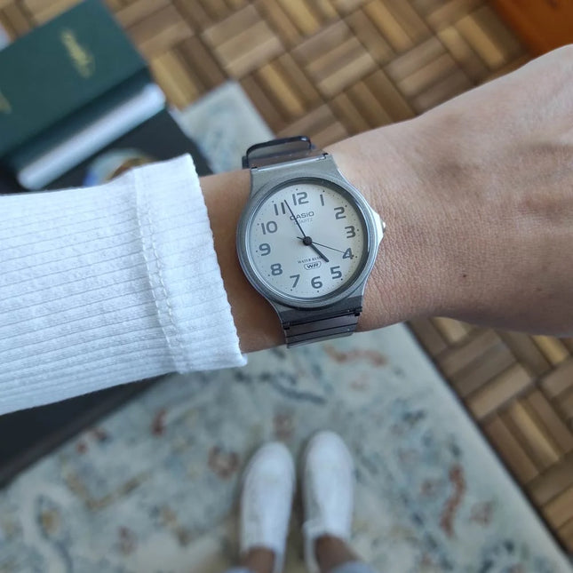 Reloj Casio MQ-24S-8BEF unisex analógico gris de resina 35 mm