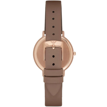Parte trasera y cierre del reloj Emporio Armani AR8040 con correa marrón