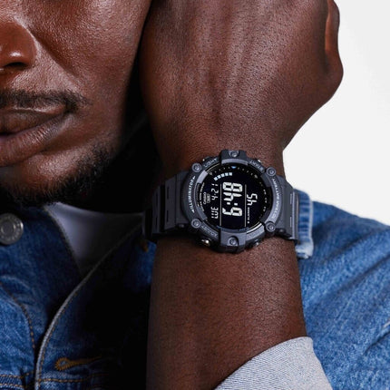 Reloj Casio AE-1500WH-8BVDF digital en muñeca