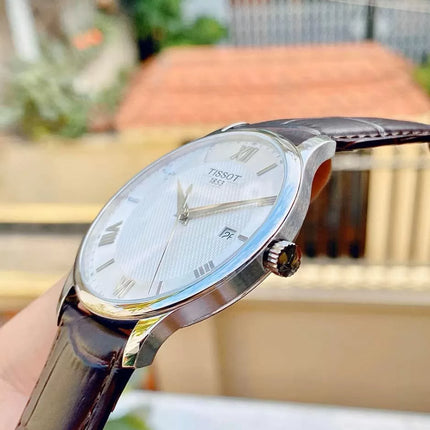 Reloj Tissot T063.610.16.038.00 para hombre con correa marrón