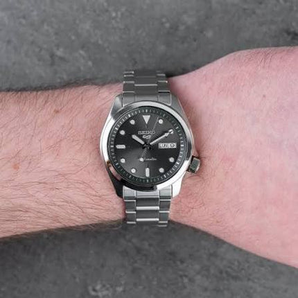 Reloj Seiko SRPE51K1 automático para hombre en muñeca