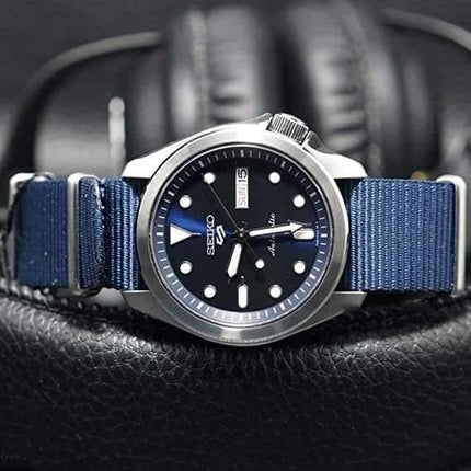 Reloj Seiko SRPE63K1 automático para hombre en muñeca