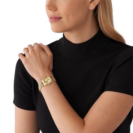 Reloj Michael Kors MK4741 dorado para mujer en muñeca