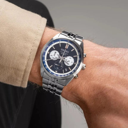 Reloj Seiko SSB427P1 para hombre en muñeca