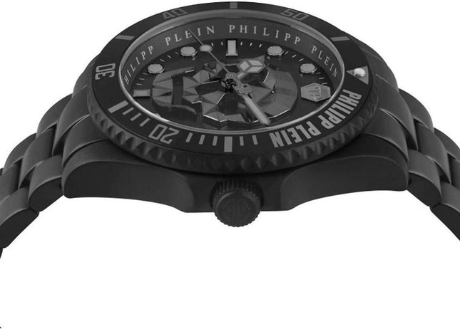 Detalle de la esfera negra del reloj Philipp Plein PWOAA0922 con diseño de calavera